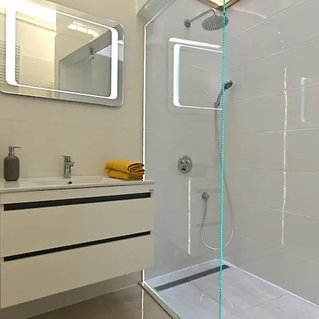 Aura Apartman Apartament Beci
